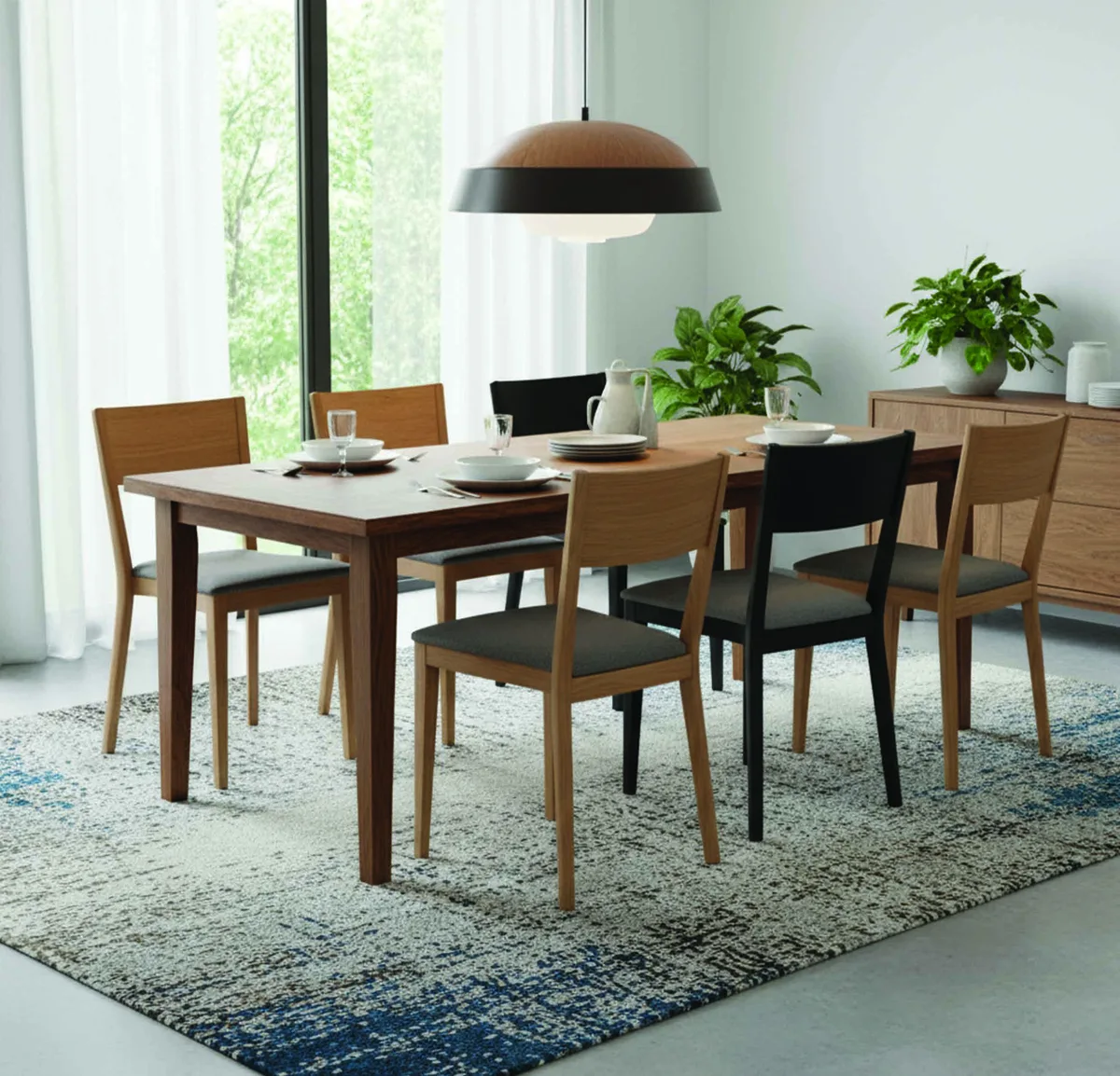 Tefik Çanga Finesa chair in a coordinated interior